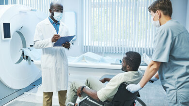 Titelbild zum Fachbeitrag über gelingende Kommunikation zwischen medizinischem Personal und Patienten