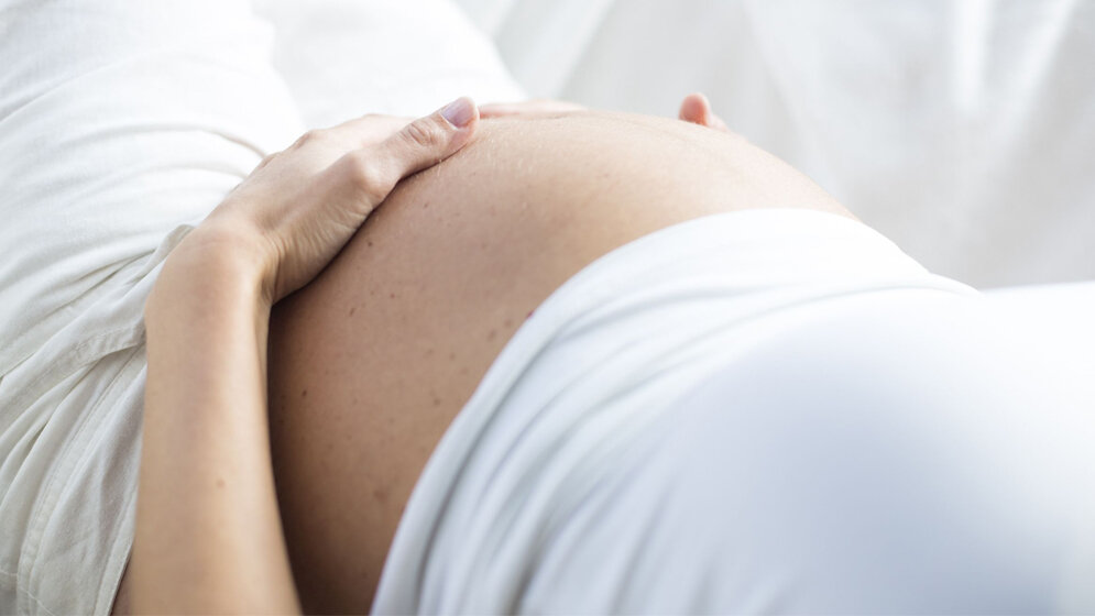 Schwanger_mmphoto_stock_adobe_com.jpg COVID-19 und Schwangerschaft