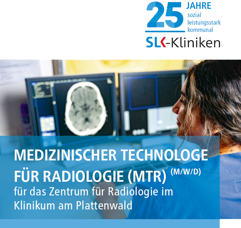 Frau guckt sich MRT Bildgebung an