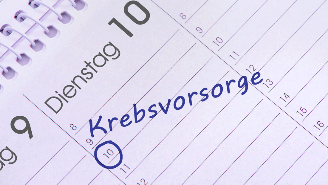 Dieses Bild zeigt einen Kalender mit einem markierten Datum, „Dienstag, 10“, und der handschriftlichen Notiz „Krebsvorsorge“.