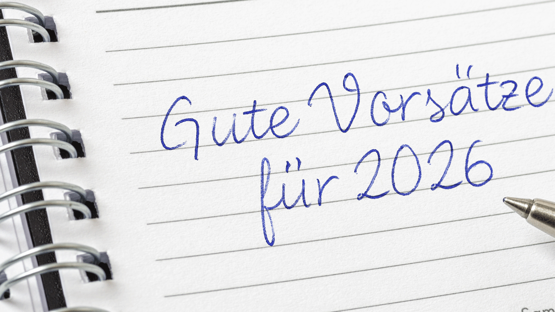Das Bild zeigt eine handschriftliche Notiz in einem Kalender oder Notizbuch mit dem Text „Gute Vorsätze für 2026“.