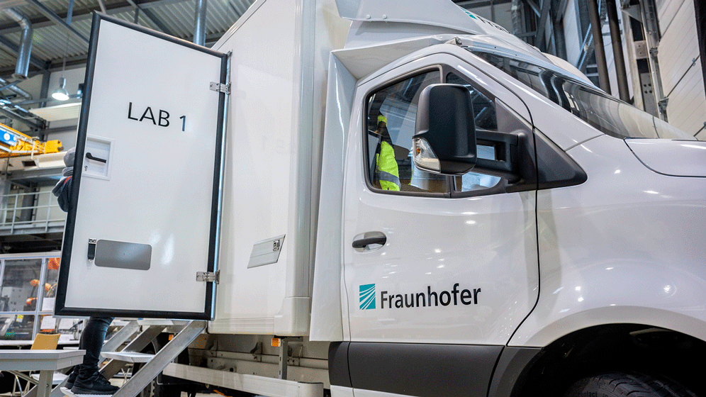 pi20-fraunhofer-stellt-neues-corona-testmobil-vor-bild2.gif Mobiles Labor