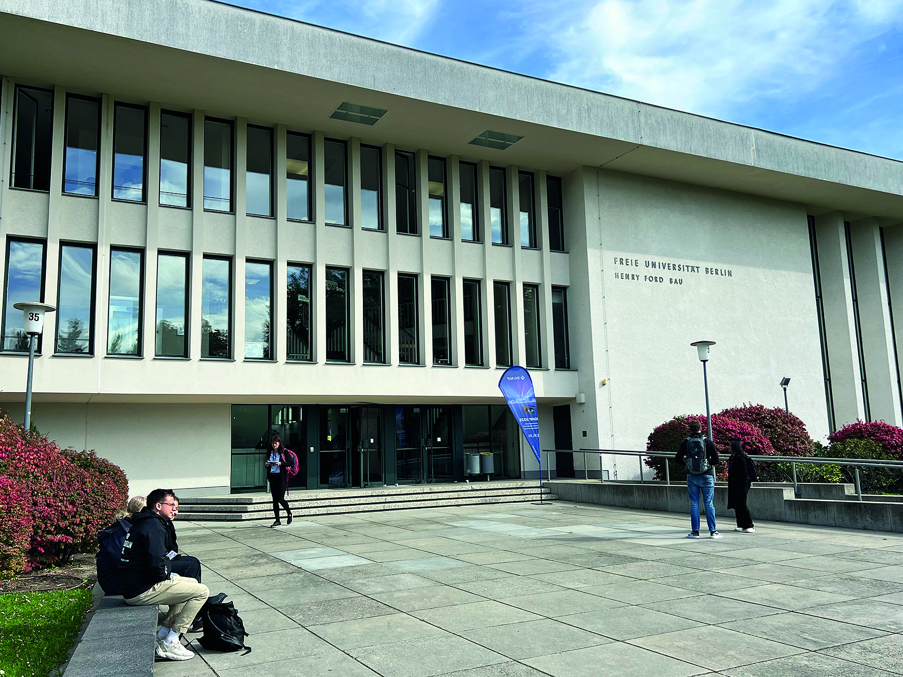 Außenansicht des Veranstaltungsorts der DGMP-Jahrestagung in Berlin-Dahlem