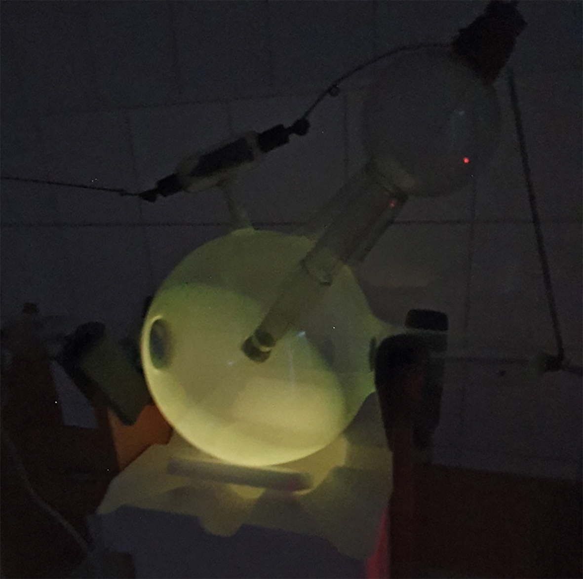 Foto der strahlenden „Rapid“-Röntgenröhre