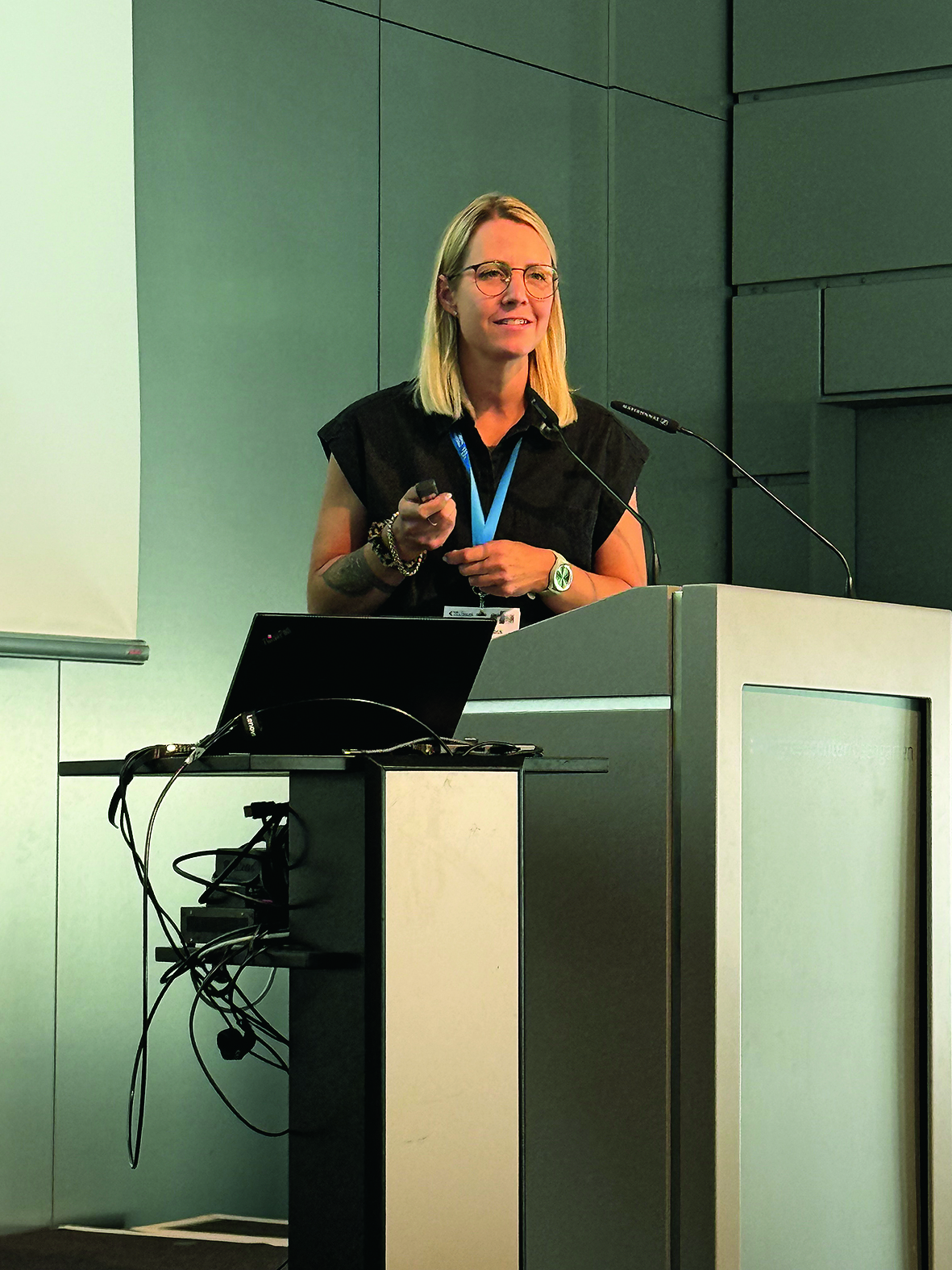 Foto der Leitenden MTL (Blutdepot) am UK Augsburg, Anja-Maria Block, während ihres Vortrags