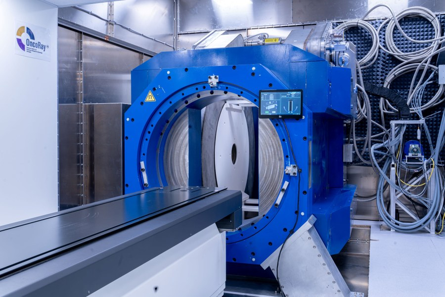 Innenansicht.jpg Innenansicht des Aurora-PT In-Beam-MRT