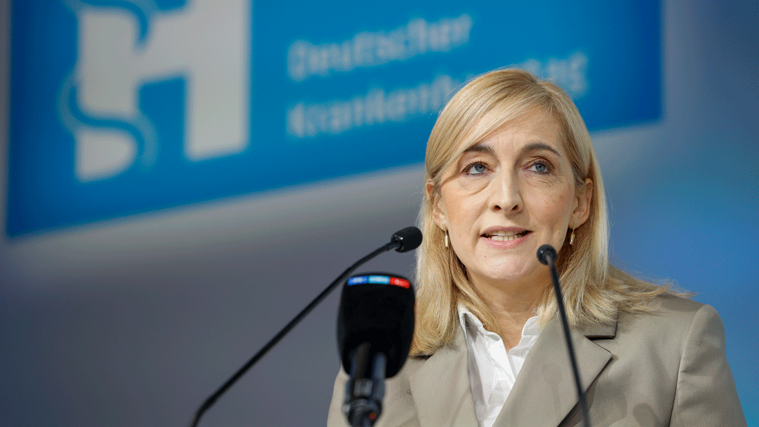 Bundesgesundheitsministerin Nina Warken nahm am 17. November an der Auftaktveranstaltung des 48. Deutschen Krankenhaustages im Rahmen der MEDICA 2025 in Düsseldorf teil und sprach zu den Delegierten.