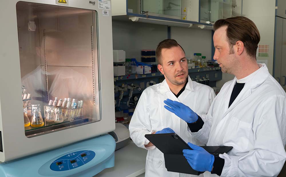 Prof-Kai-Papenfort_Dr-Marcel-Sprenger_.jpg Prof. Papenfort und Dr. Sprenger