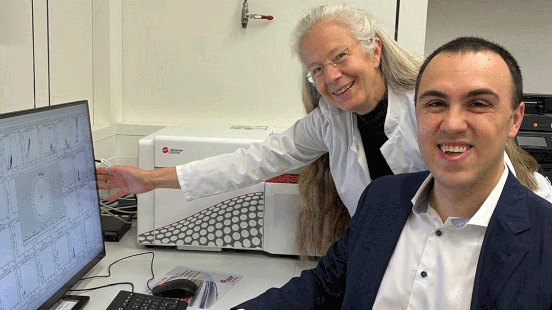 ki-in-der-krebsforschung.gif Dr. Cornelia Brendel und Prof. Dr. Michael Thrun bei der Datenanalyse