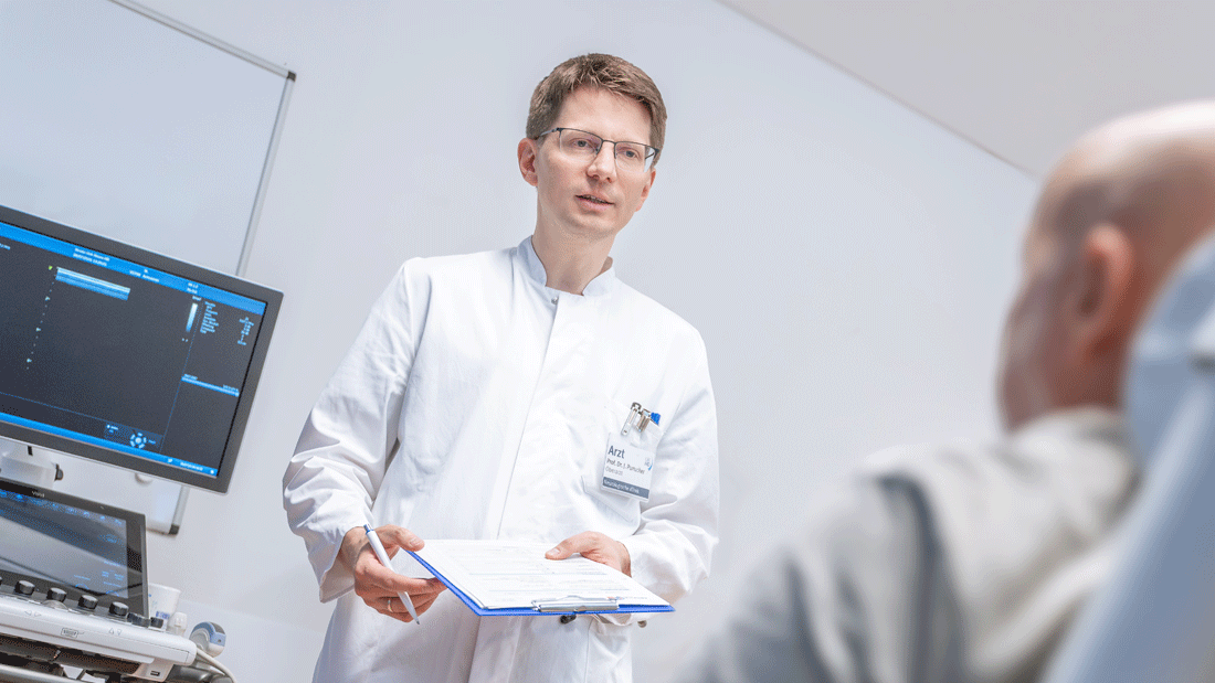 Prof. Jan C. Purrucker, Medizinische Fakultät Heidelberg der Universität Heidelberg und Oberarzt an der Neurologischen Klinik des Universitätsklinikums Heidelberg leitet die ARTIFICE-Studie. 
