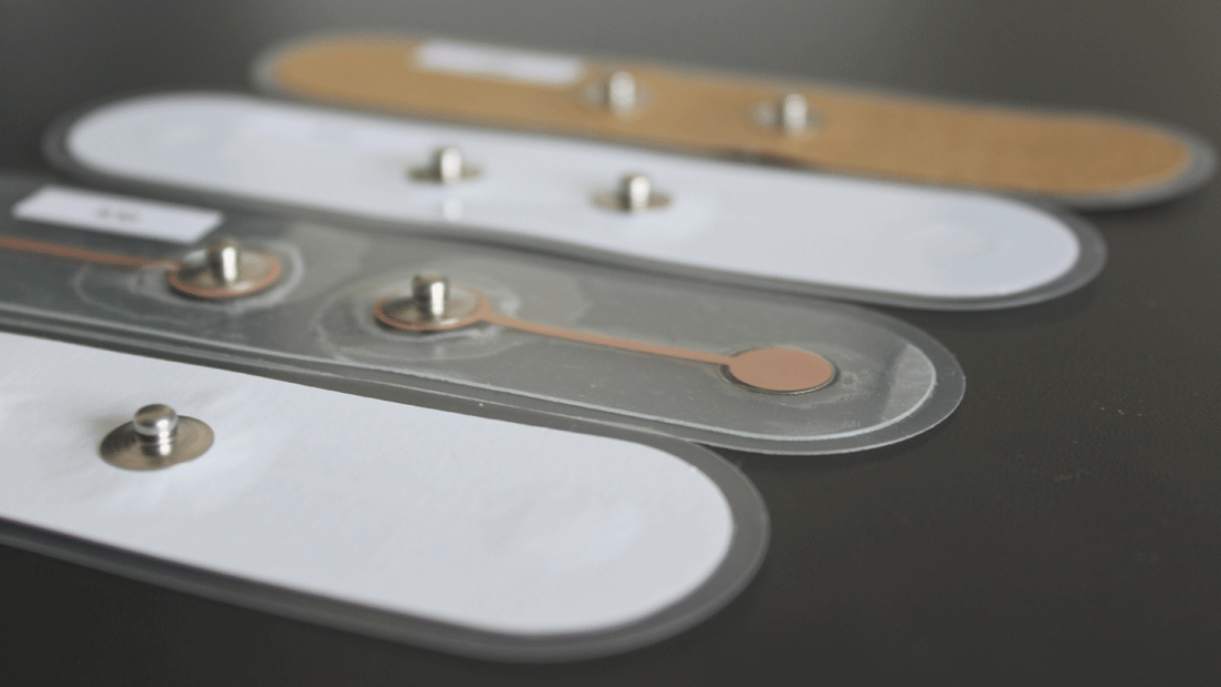 Elektroden aus Papier und Kupferpaste liefern vergleichbare Signale wie der aktuelle Goldstandard und schneiden deutlich besser in allen Tests zu Umweltauswirkungen ab. 